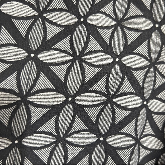 NYDJ Blouse Shirt Women’s Work Geometric Long Sleeve Navy Blouse Size Small - Picture 7 of 8